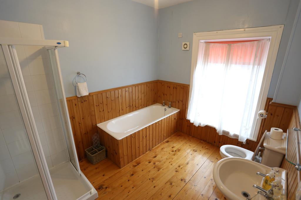 באליקאסל Corratavey Guest Accommodation מראה חיצוני תמונה