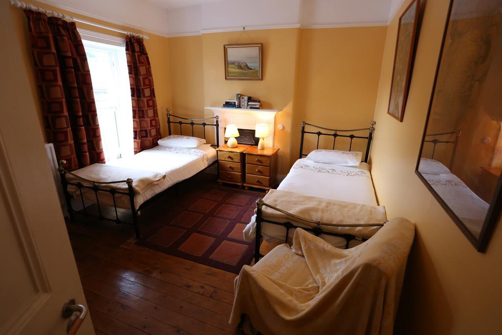 באליקאסל Corratavey Guest Accommodation מראה חיצוני תמונה